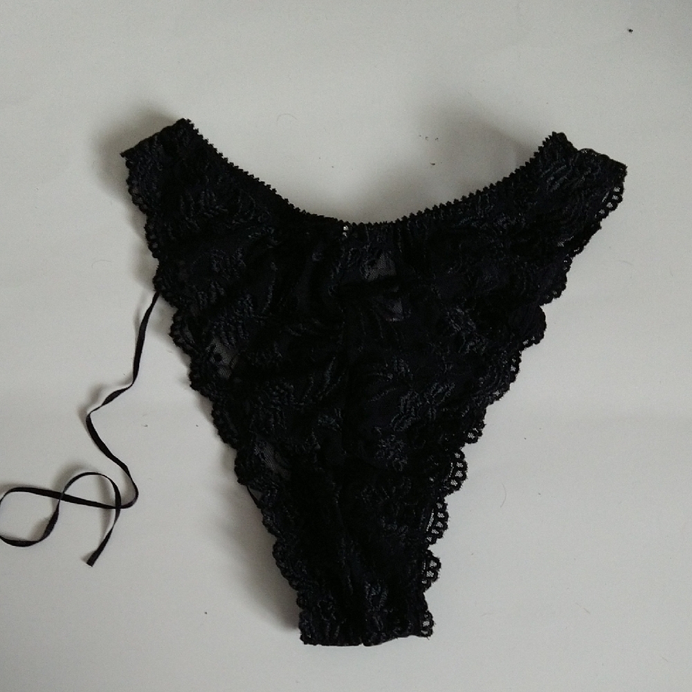 Black Lace Thong with Scalloped Edges